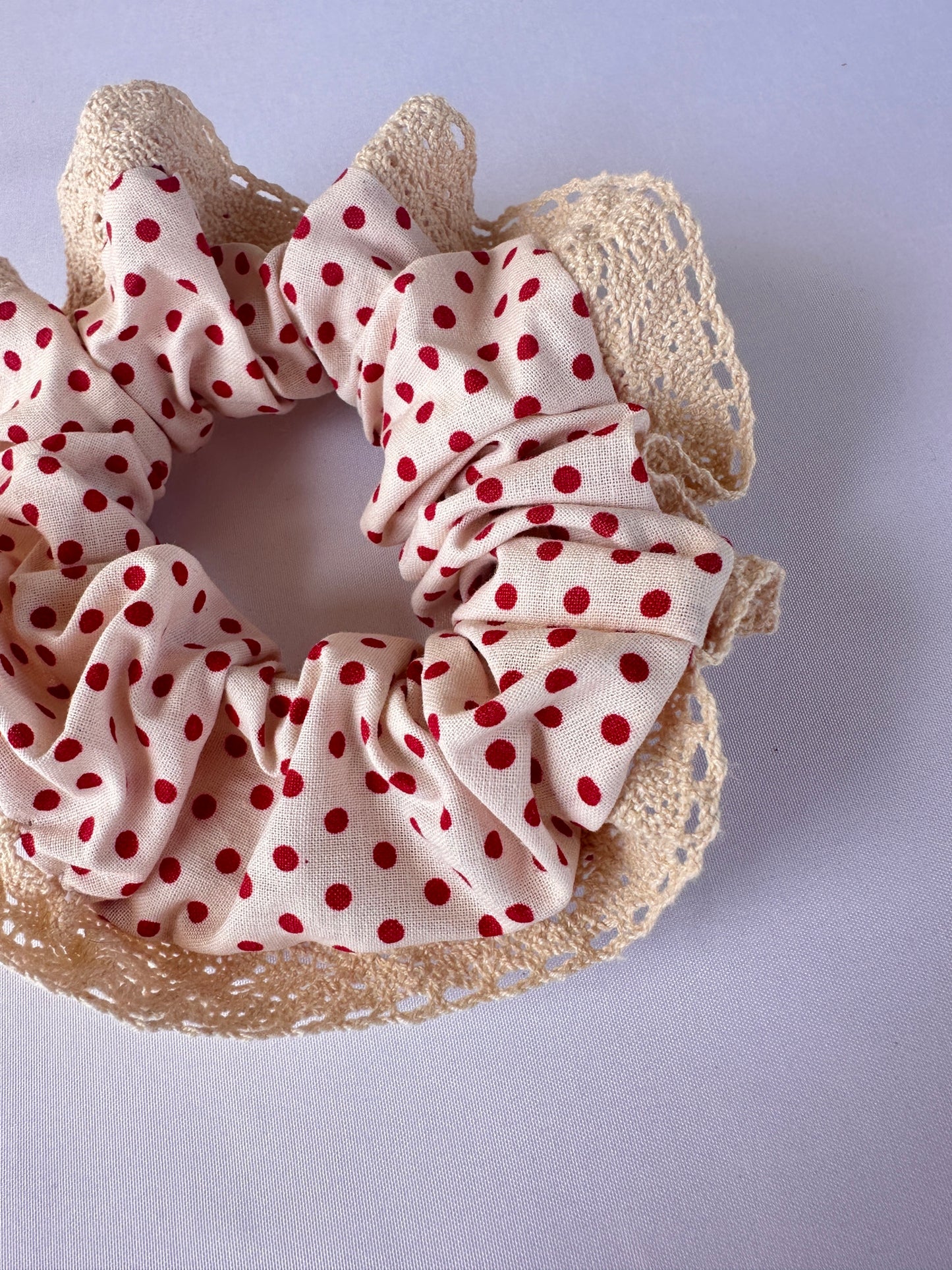 Scrunchie in Cotone a Pois con Pizzo beige