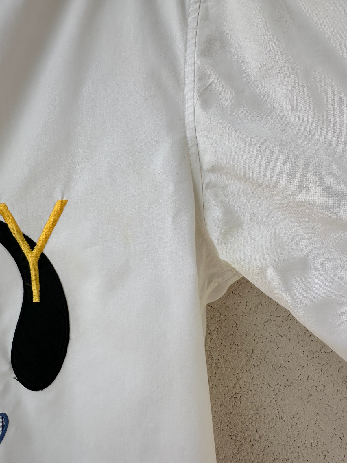 Camicia goffy lettering