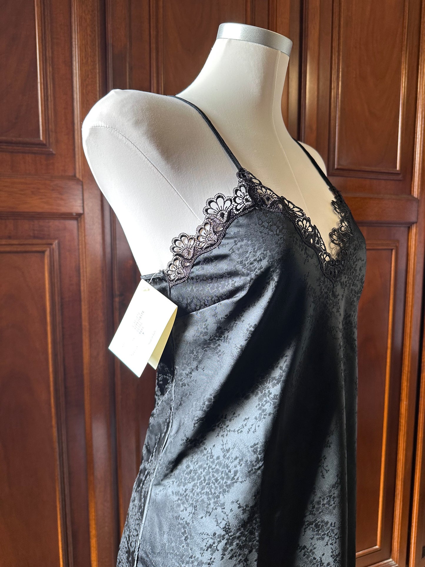 black slip dress con pizzo