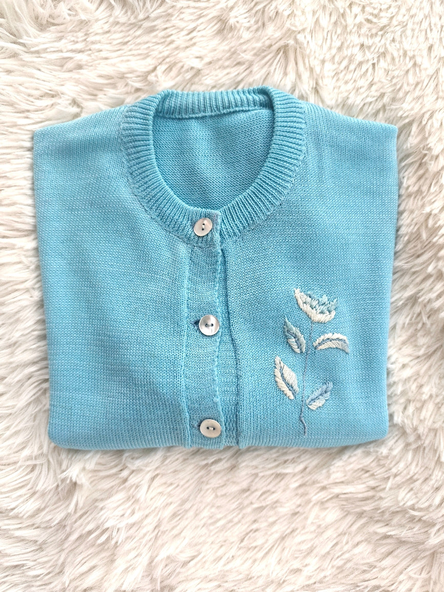 Cardigan celeste ricamato
