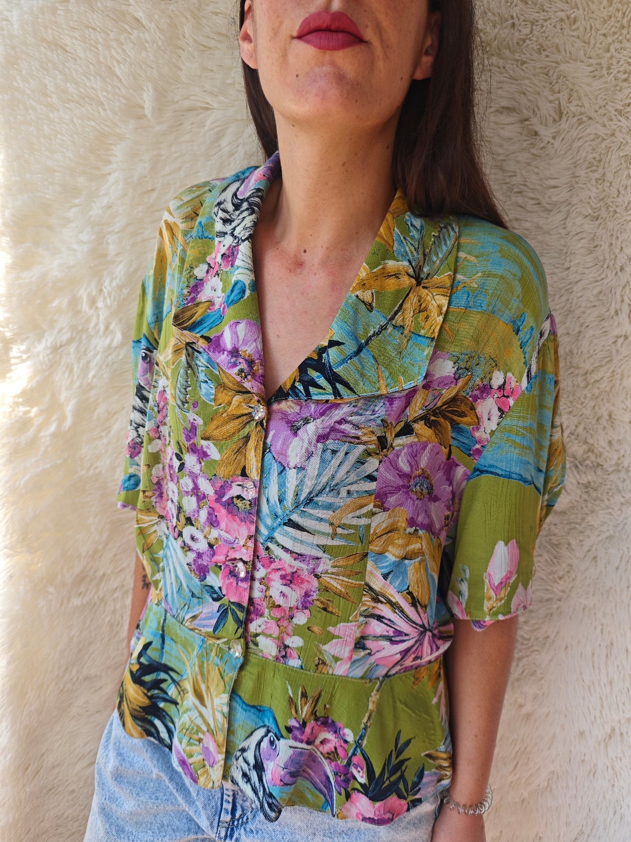 Camicia tropicale con volant