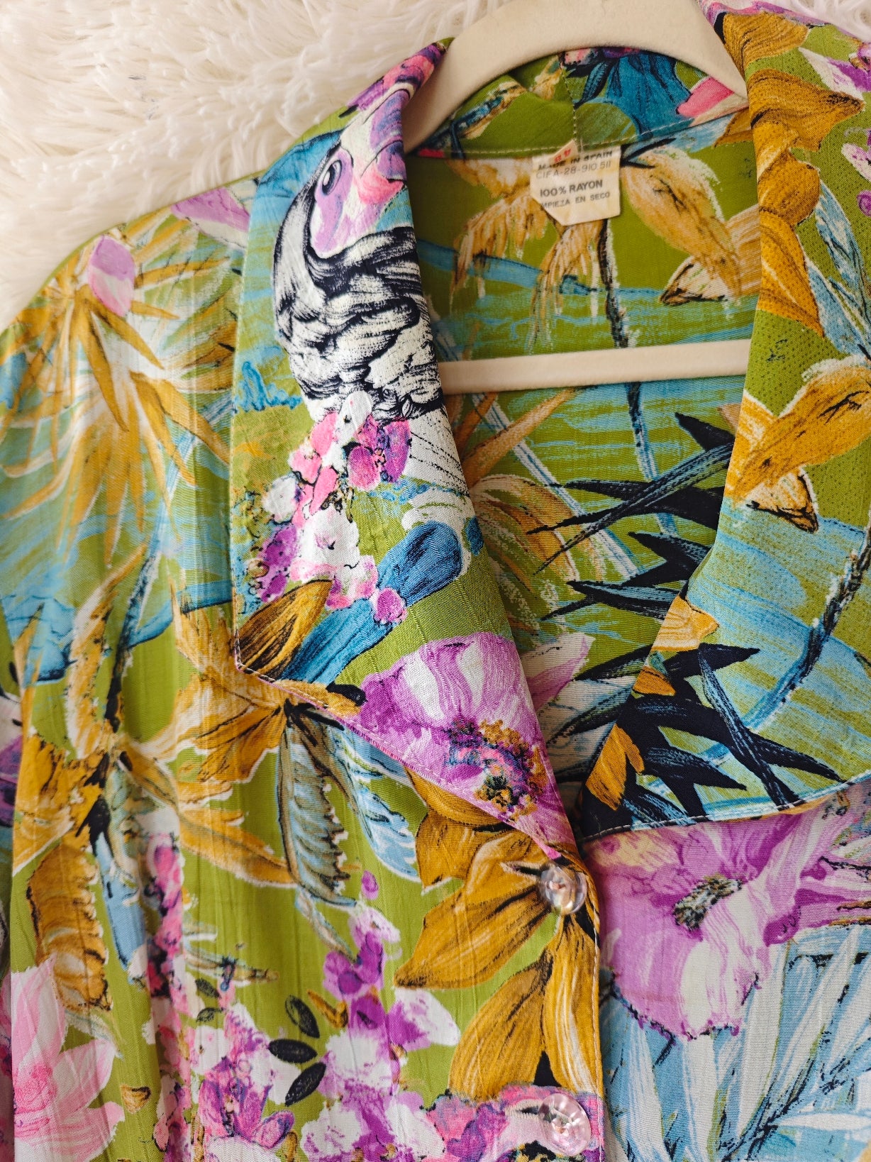 Camicia tropicale con volant