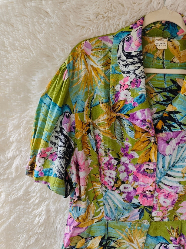 Camicia tropicale con volant
