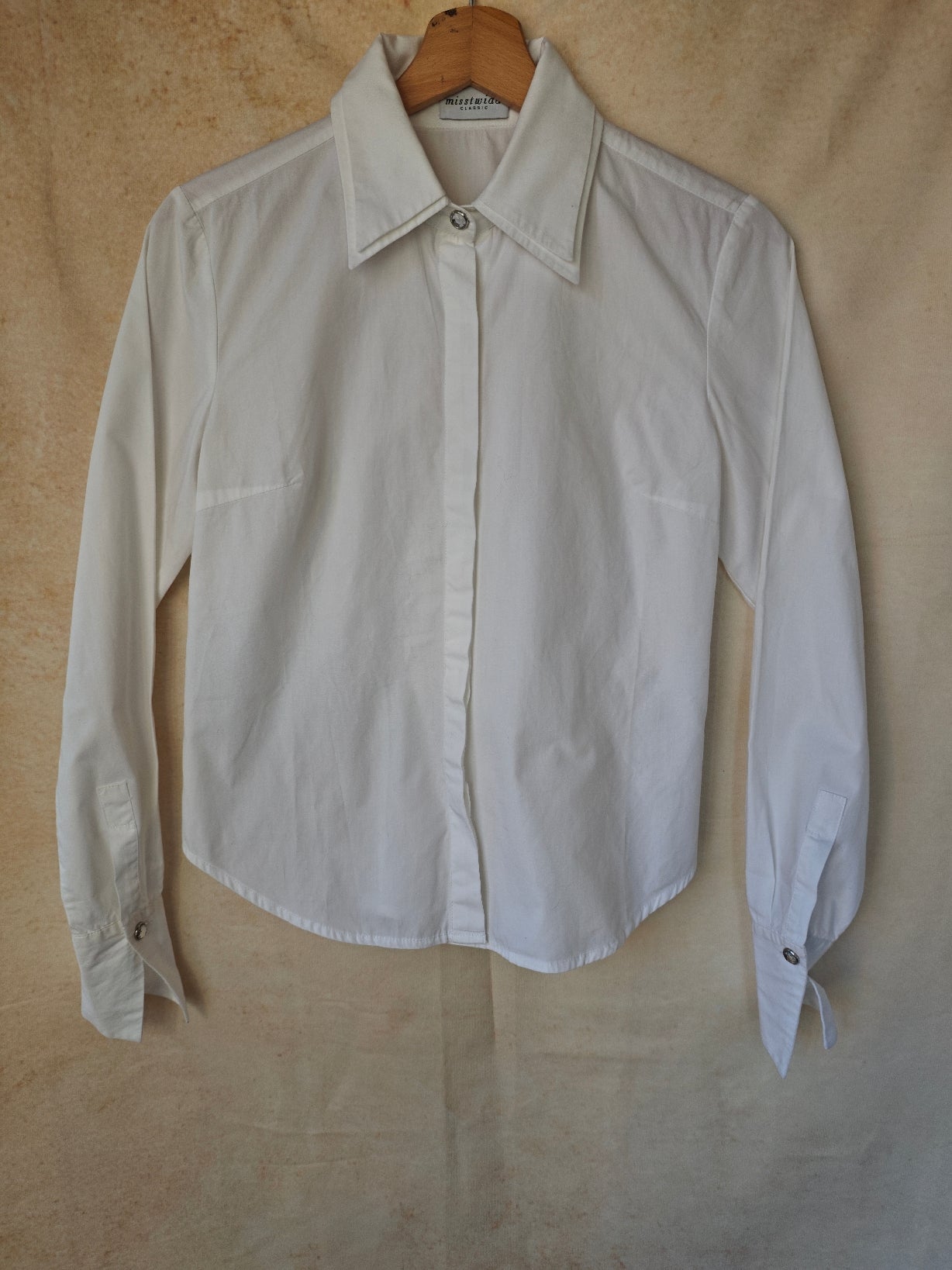Camicia collo a punta larga