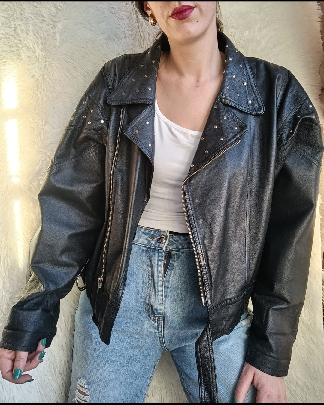Giacca in pelle vintage con borchie