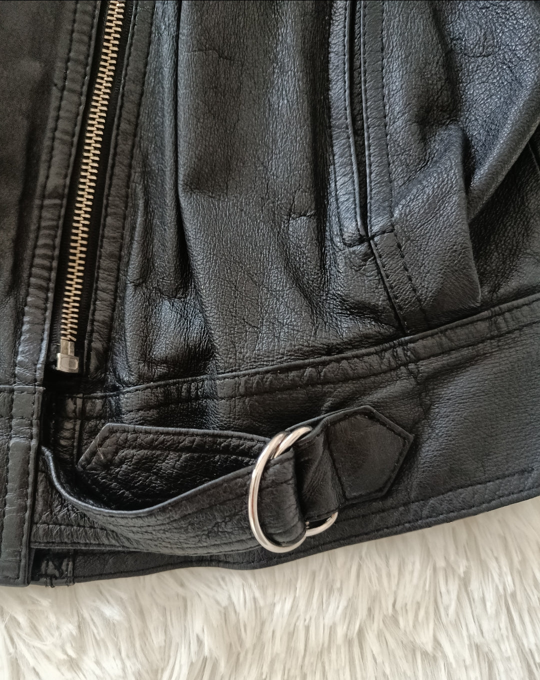 Giacca in pelle vintage con borchie
