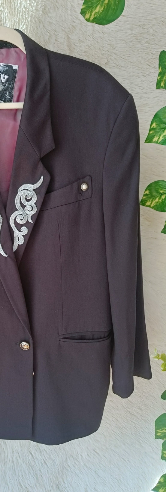 Blazer Vintage Upcycling porpora con Dettagli Gioiello