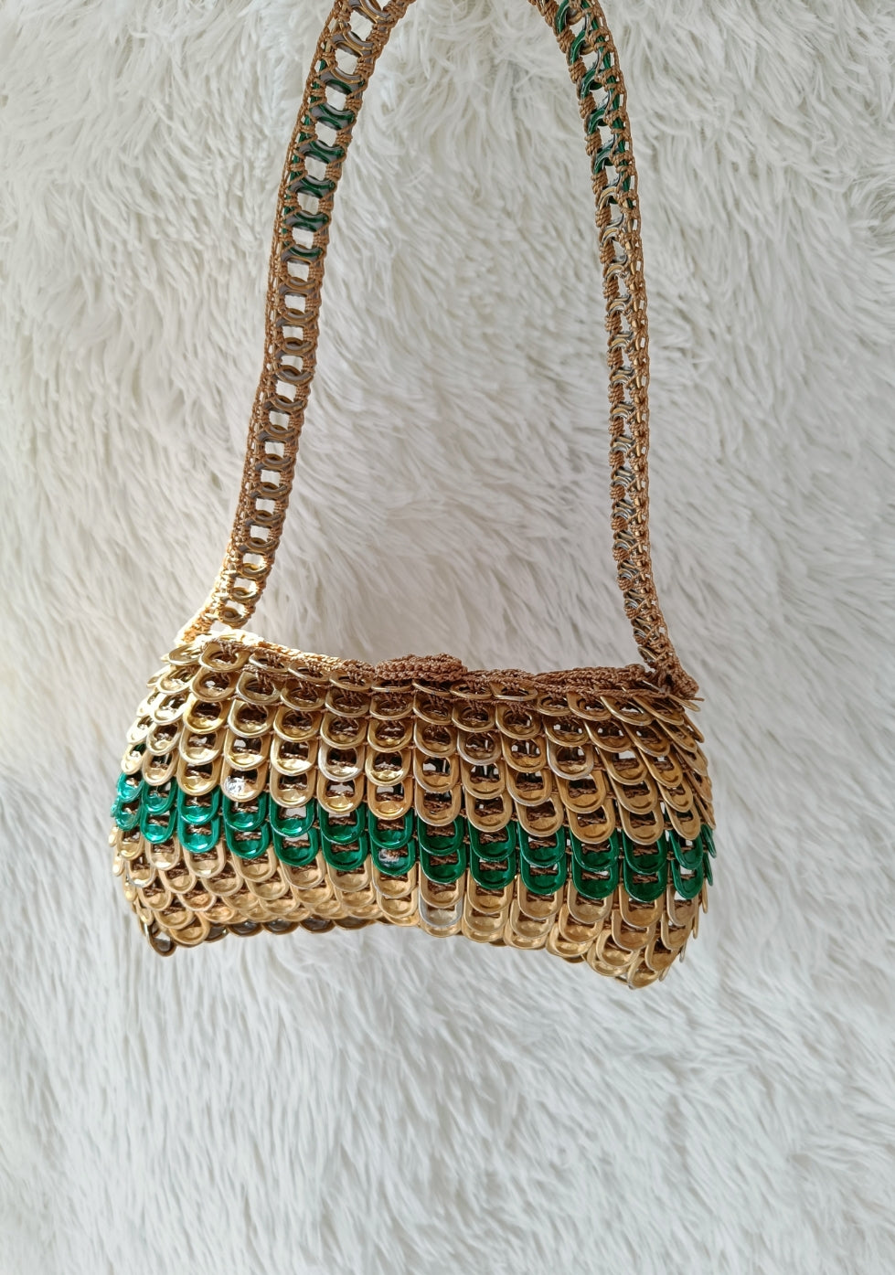 Borsa Artigianale con linguette di lattine e uncinetto