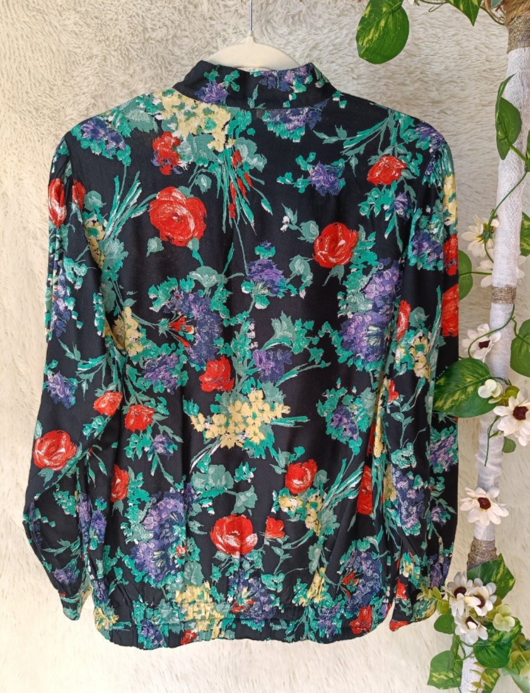 Camicia nera floreale