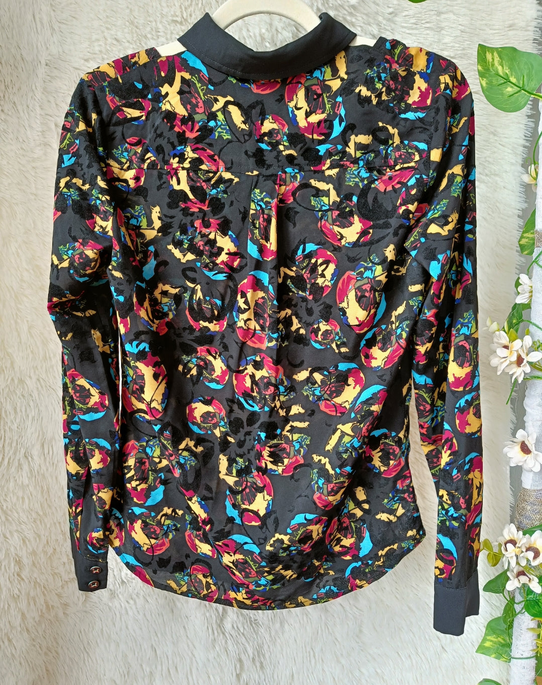 Camicia cut out astratta
