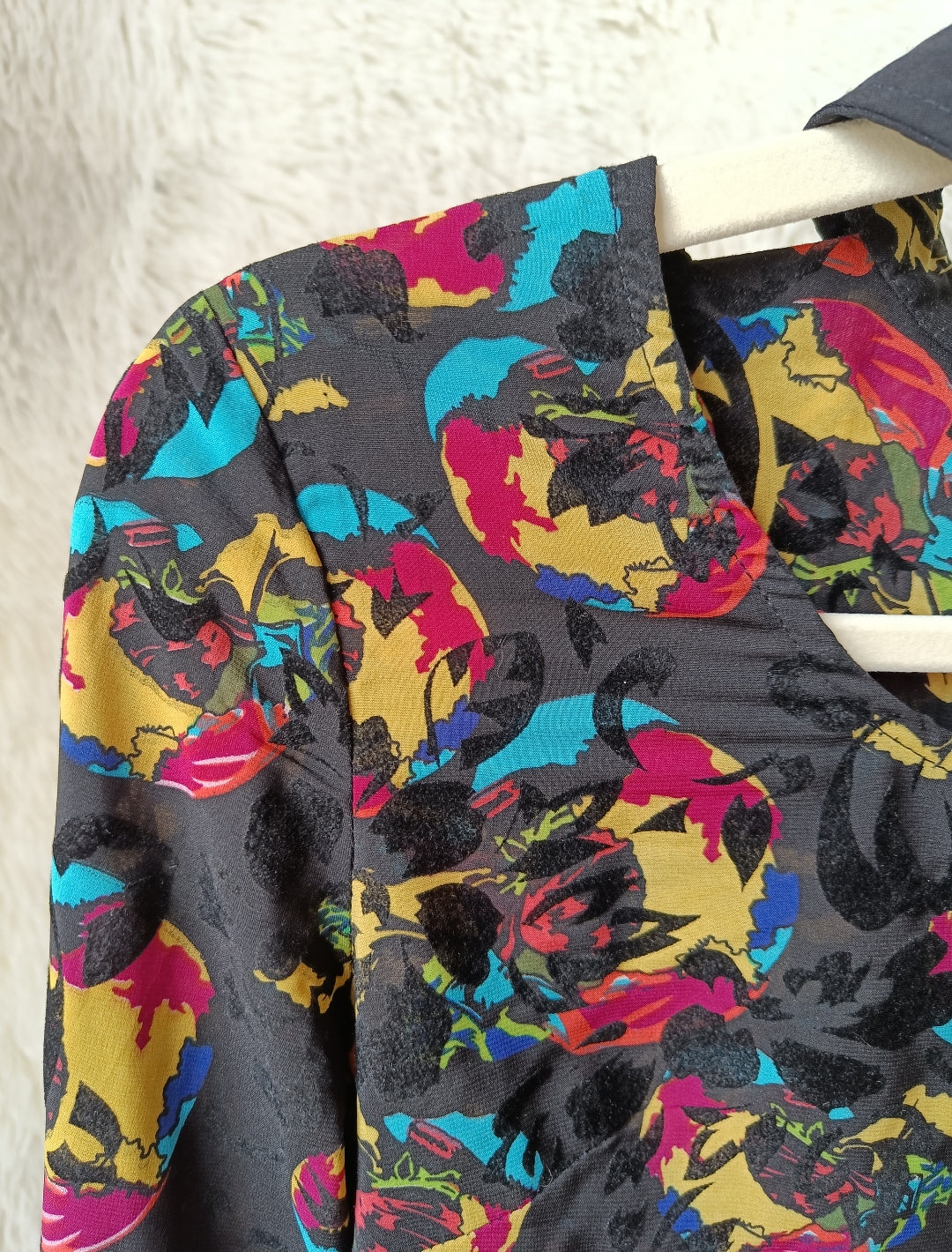 Camicia cut out astratta
