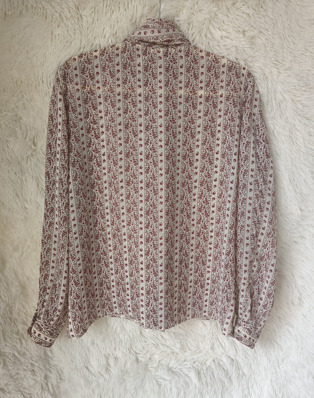 Camicia floreale con fiocco e volant