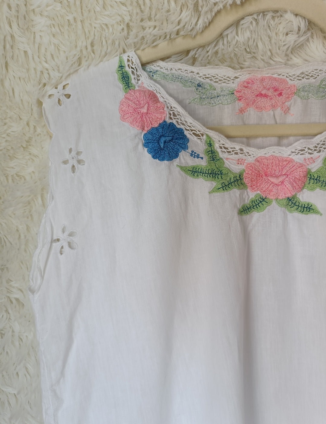 Top ricamato in cotone anni '70