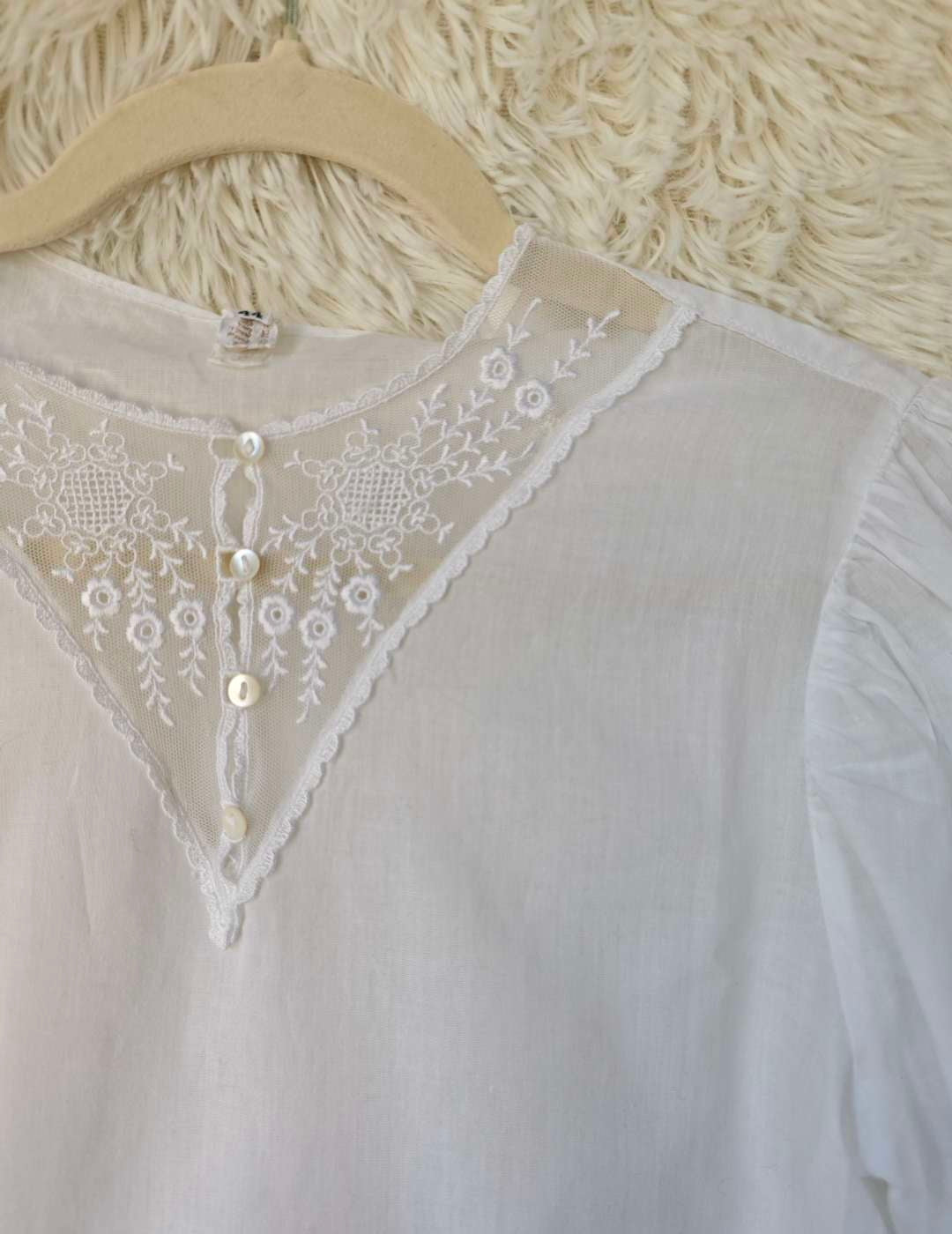 Blusa ricamata tulle