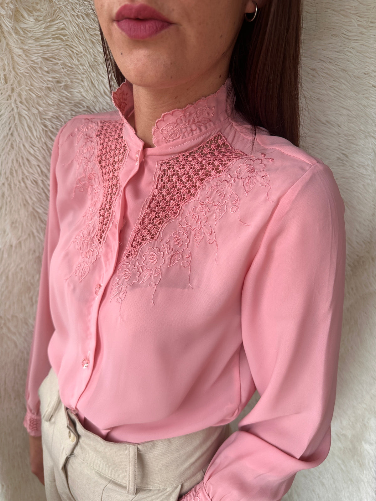 Camicia rosa ricamata