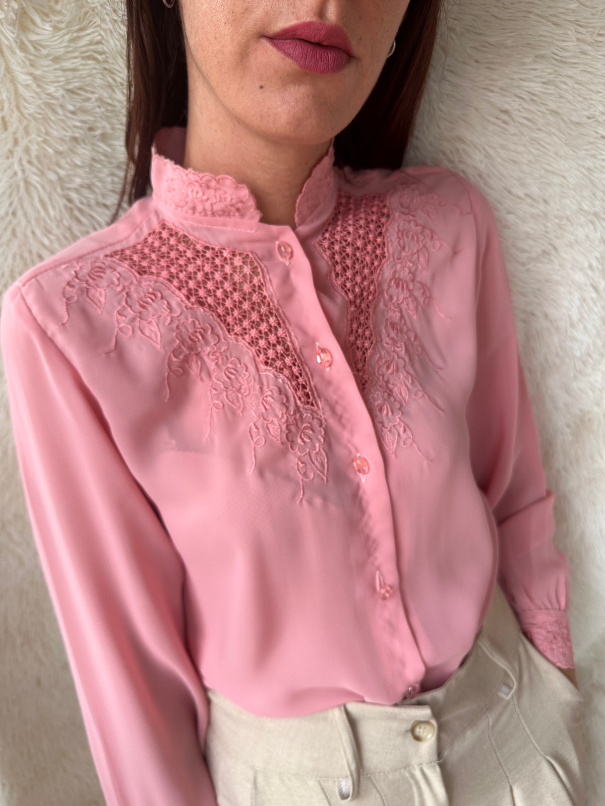 Camicia rosa ricamata