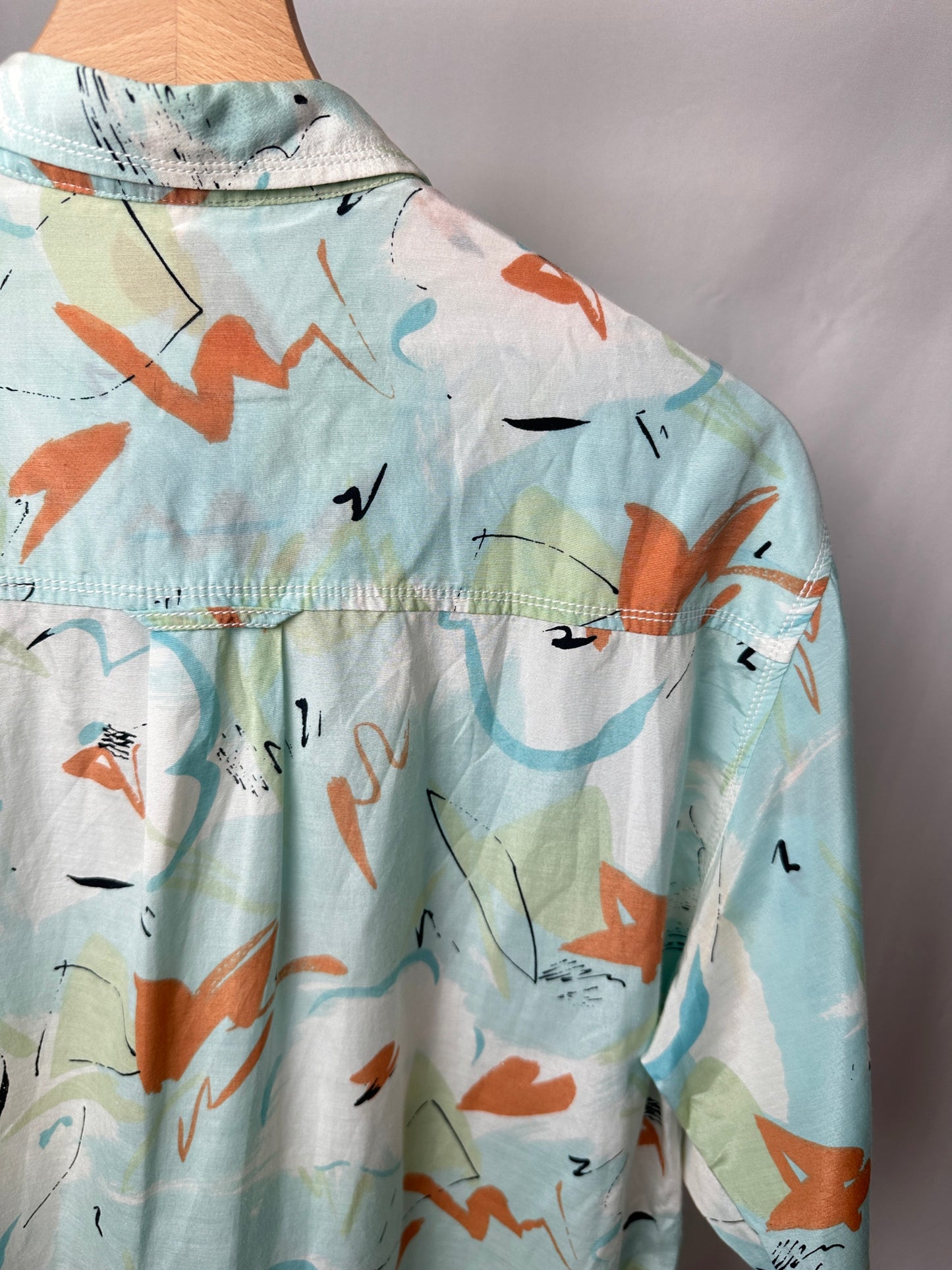 Camicia vintage astratta