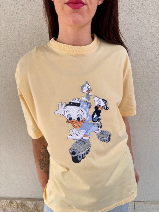 T-shirt Giallo Pastello Qui, Quo, Qua sui Pattini