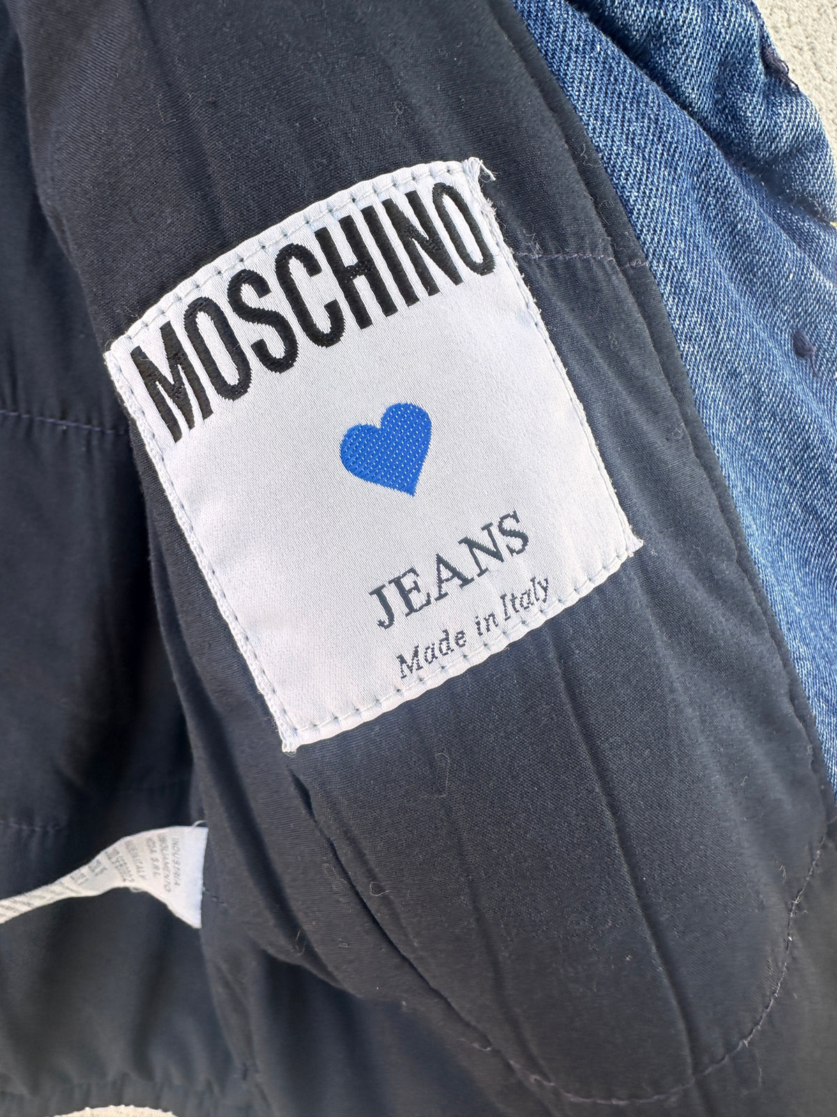 Moschino Jeans – giacca denim cropped con dettagli dorati