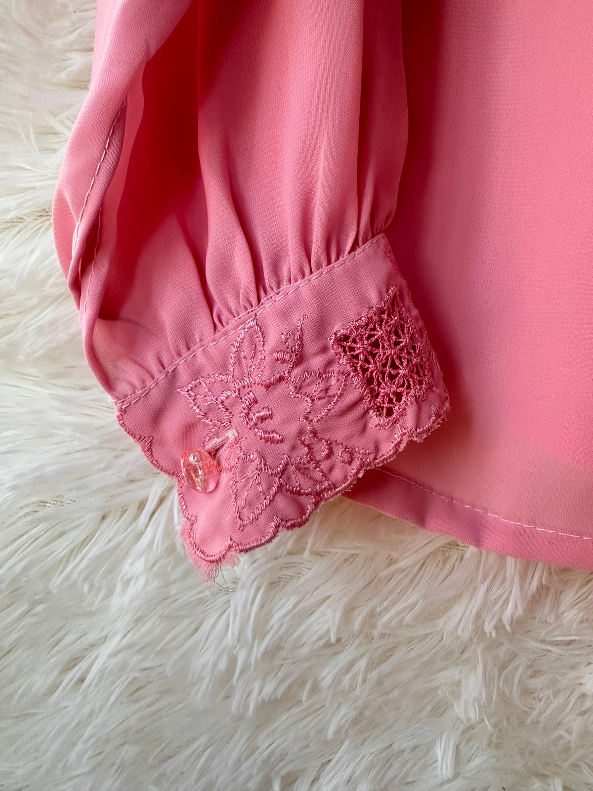 Camicia rosa ricamata
