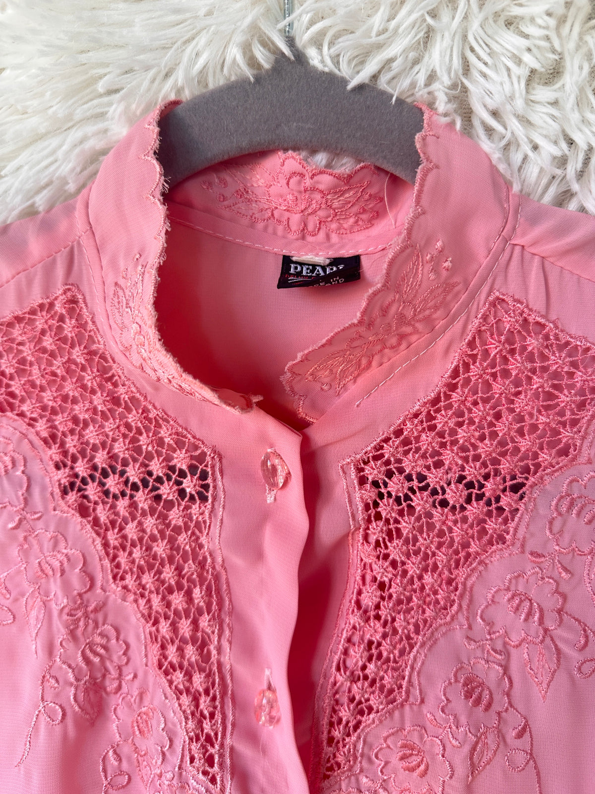 Camicia rosa ricamata