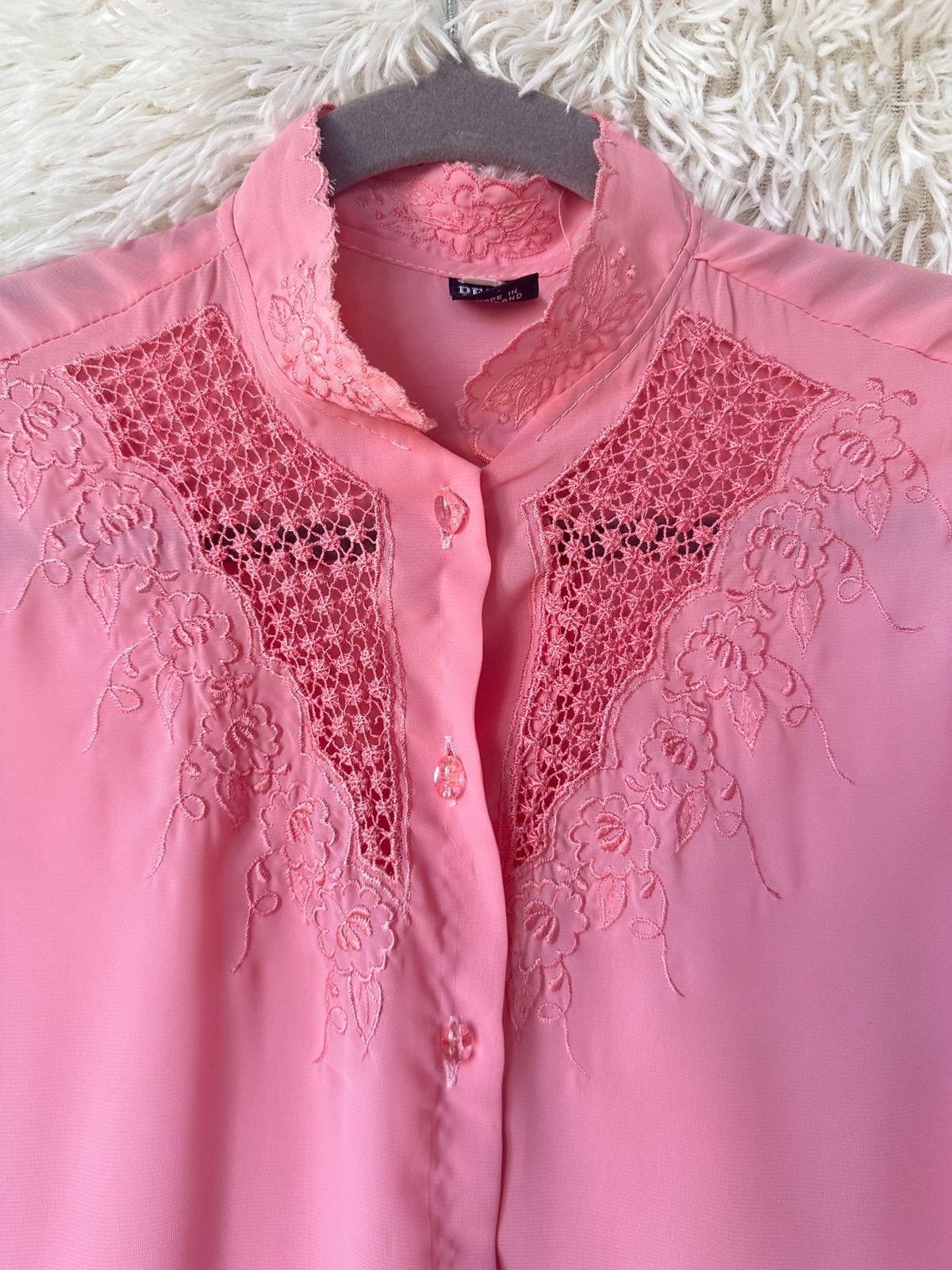 Camicia rosa ricamata