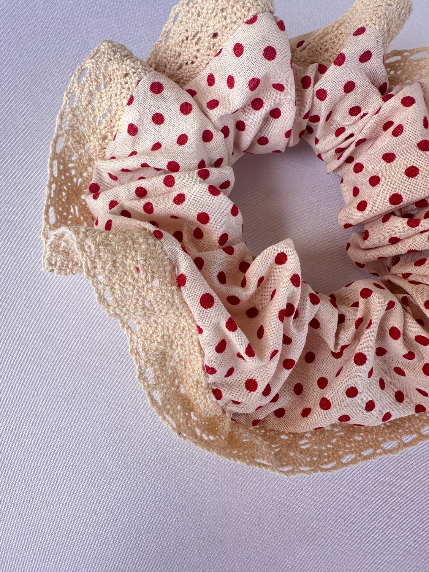 Scrunchie in Cotone a Pois con Pizzo beige