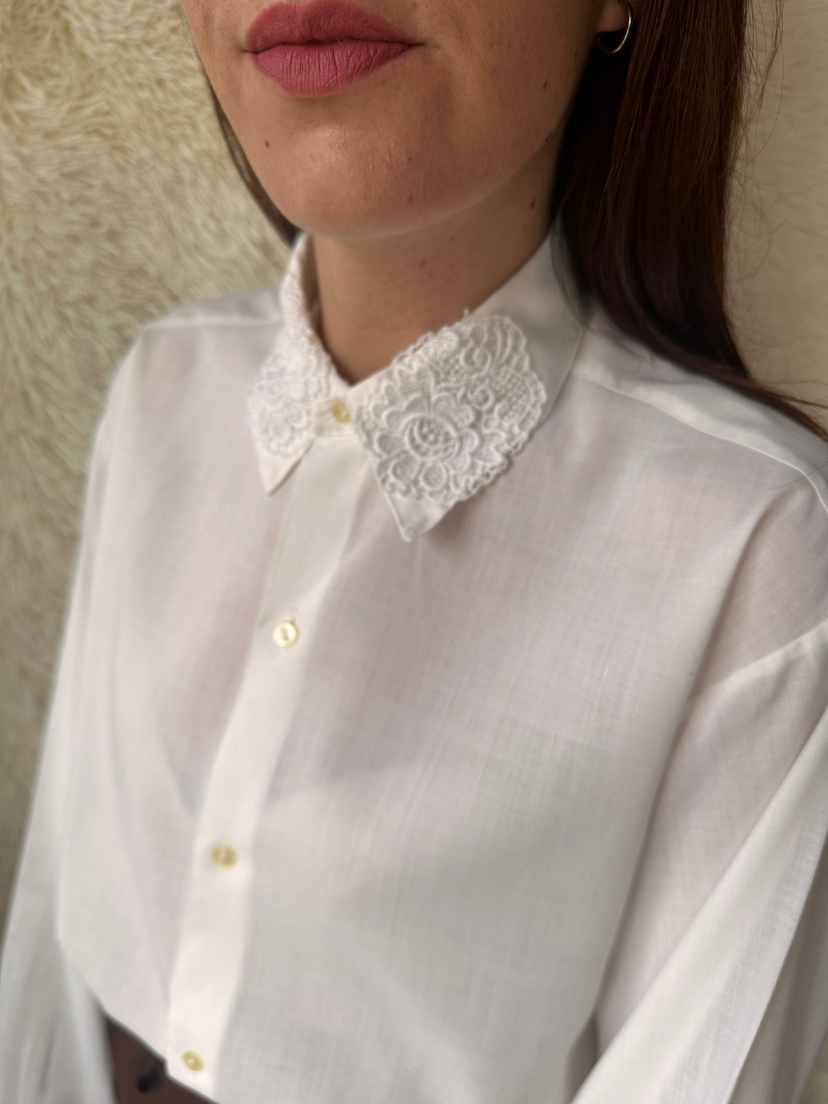 Camicia con colletto ricamato