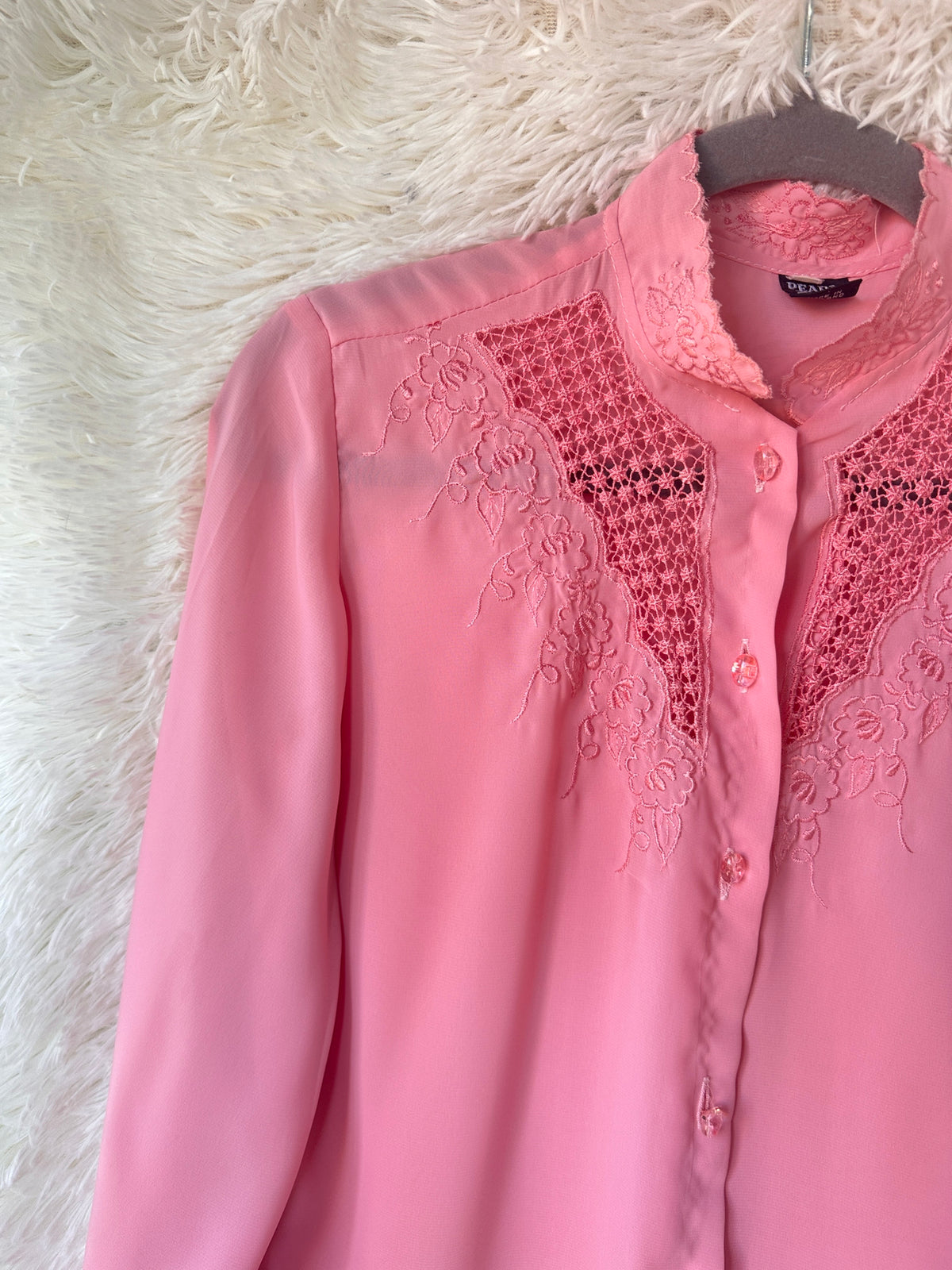 Camicia rosa ricamata