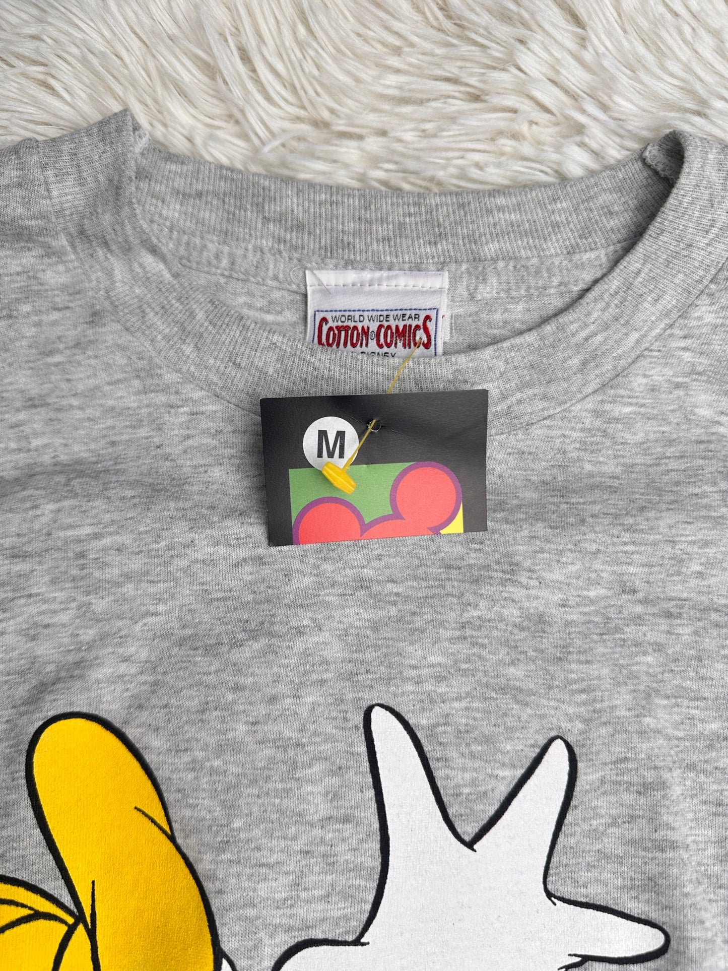 T-shirt paperina sui pattini