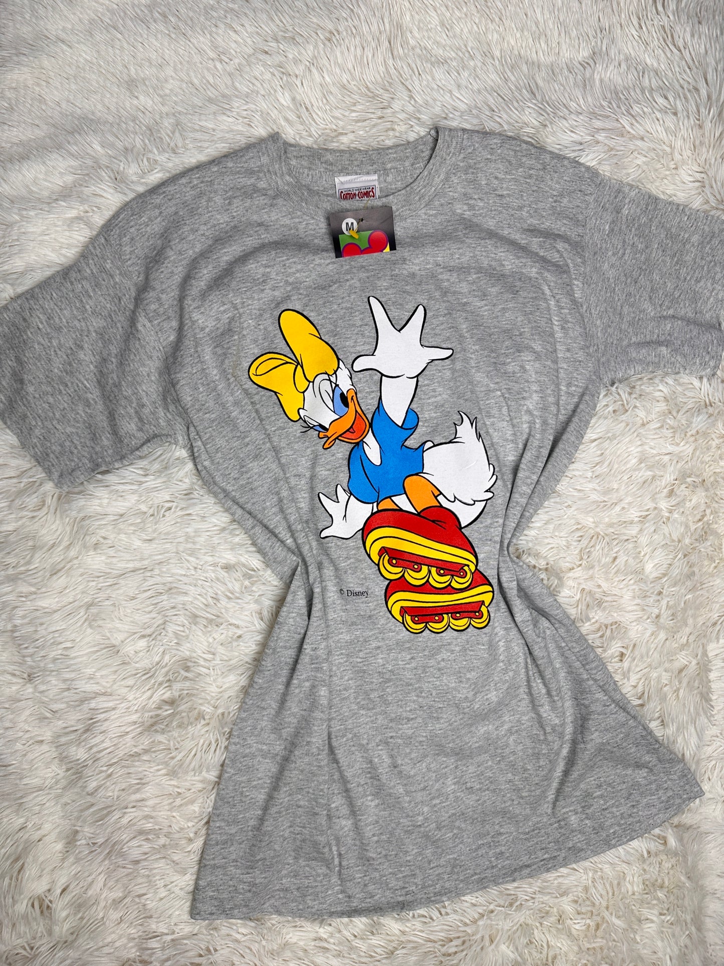T-shirt paperina sui pattini
