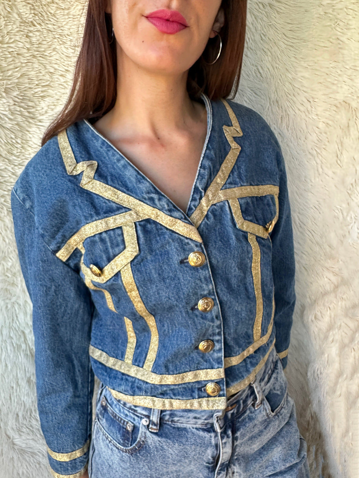 Moschino Jeans – giacca denim cropped con dettagli dorati