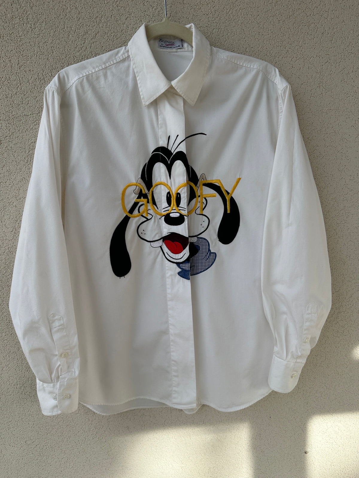 Camicia goffy lettering