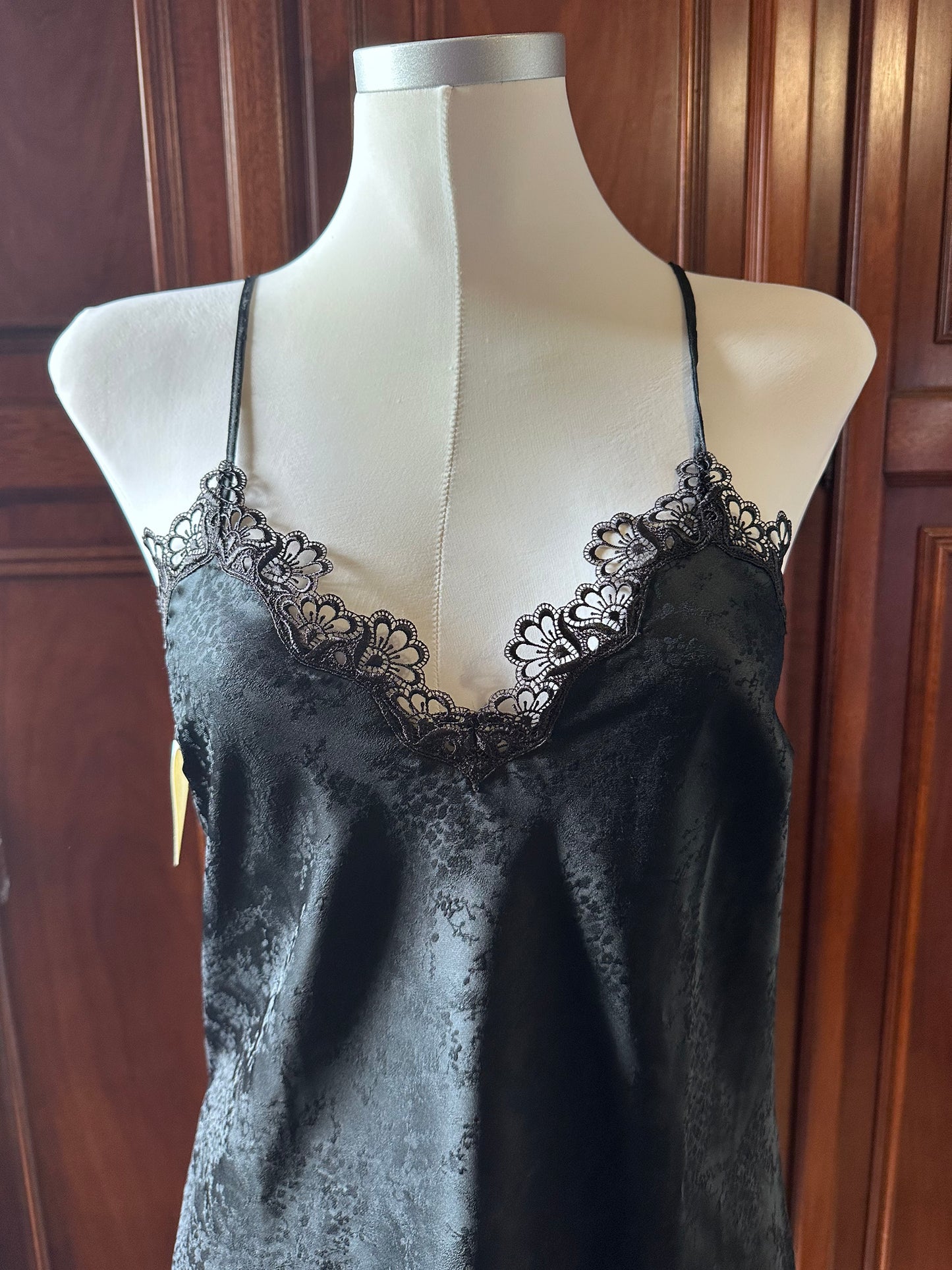 black slip dress con pizzo