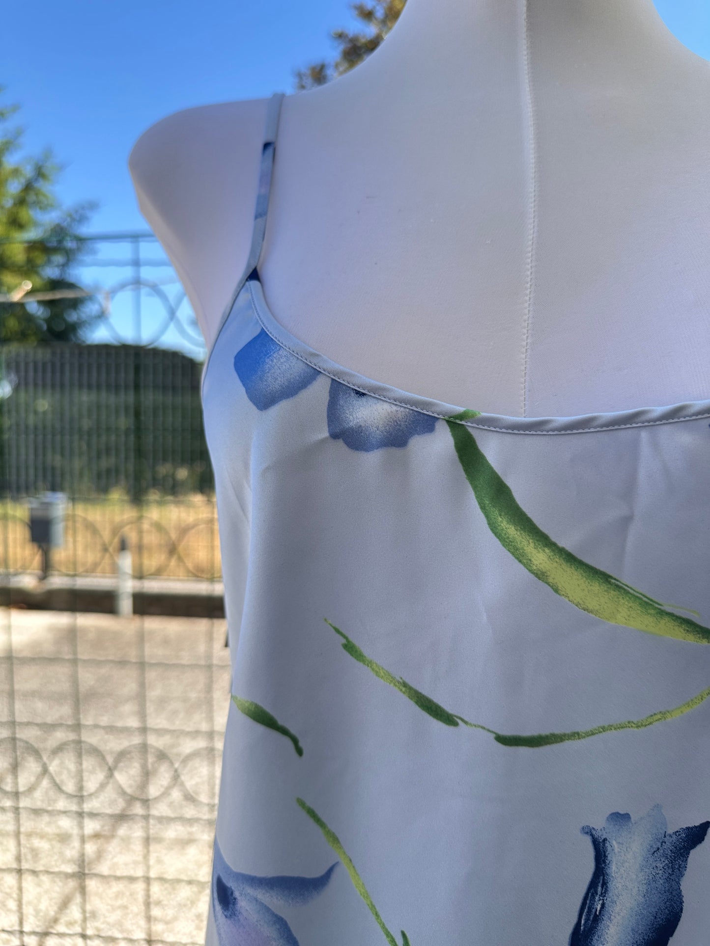 Slip dress midi a stampa floreale blu