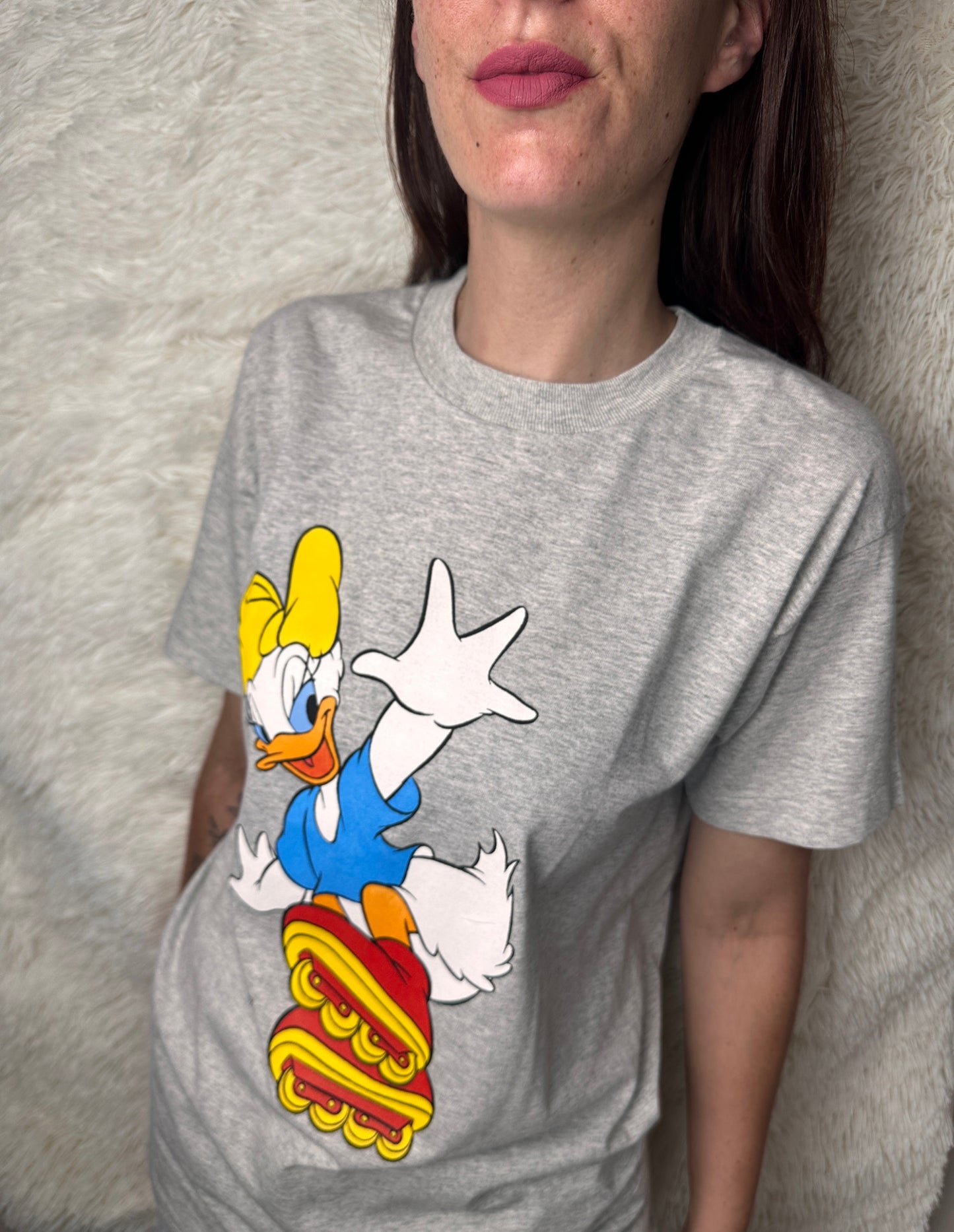 T-shirt paperina sui pattini