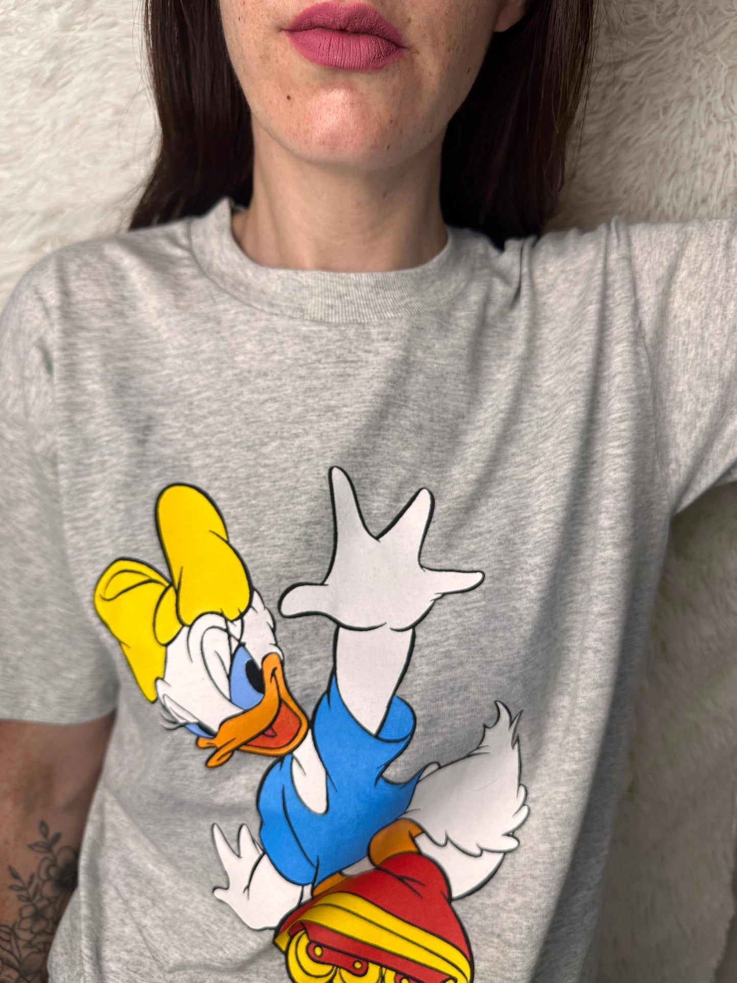 T-shirt paperina sui pattini