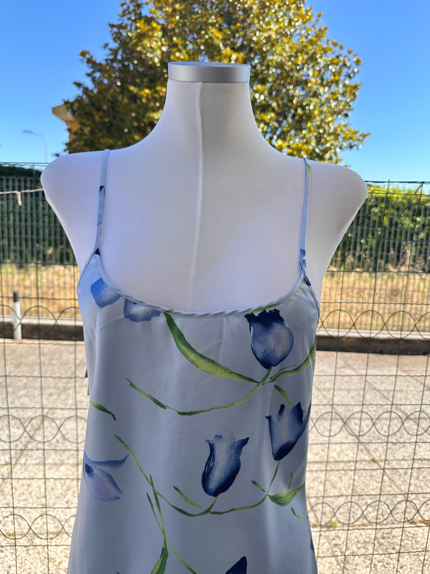 Slip dress midi a stampa floreale blu