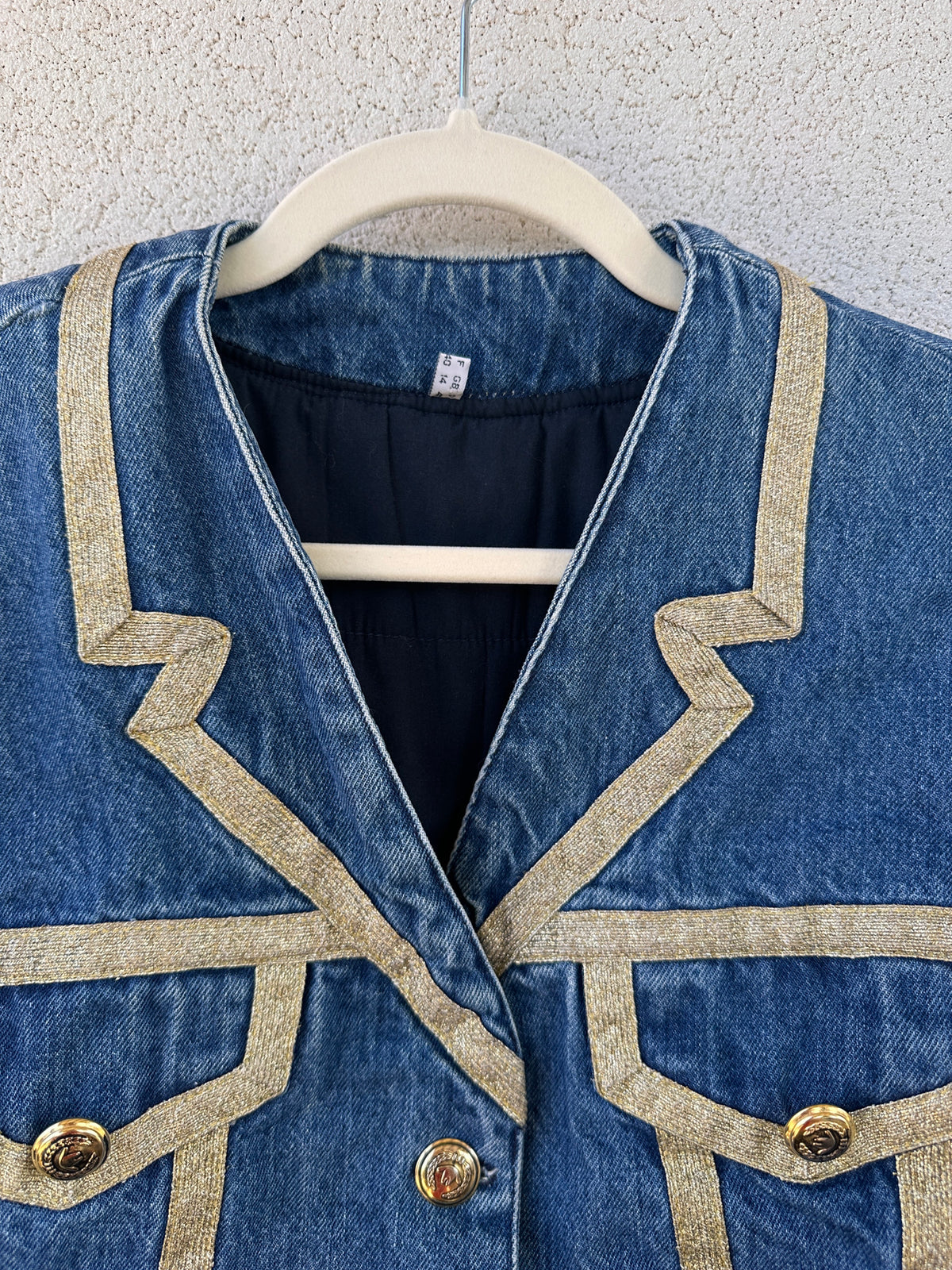 Moschino Jeans – giacca denim cropped con dettagli dorati