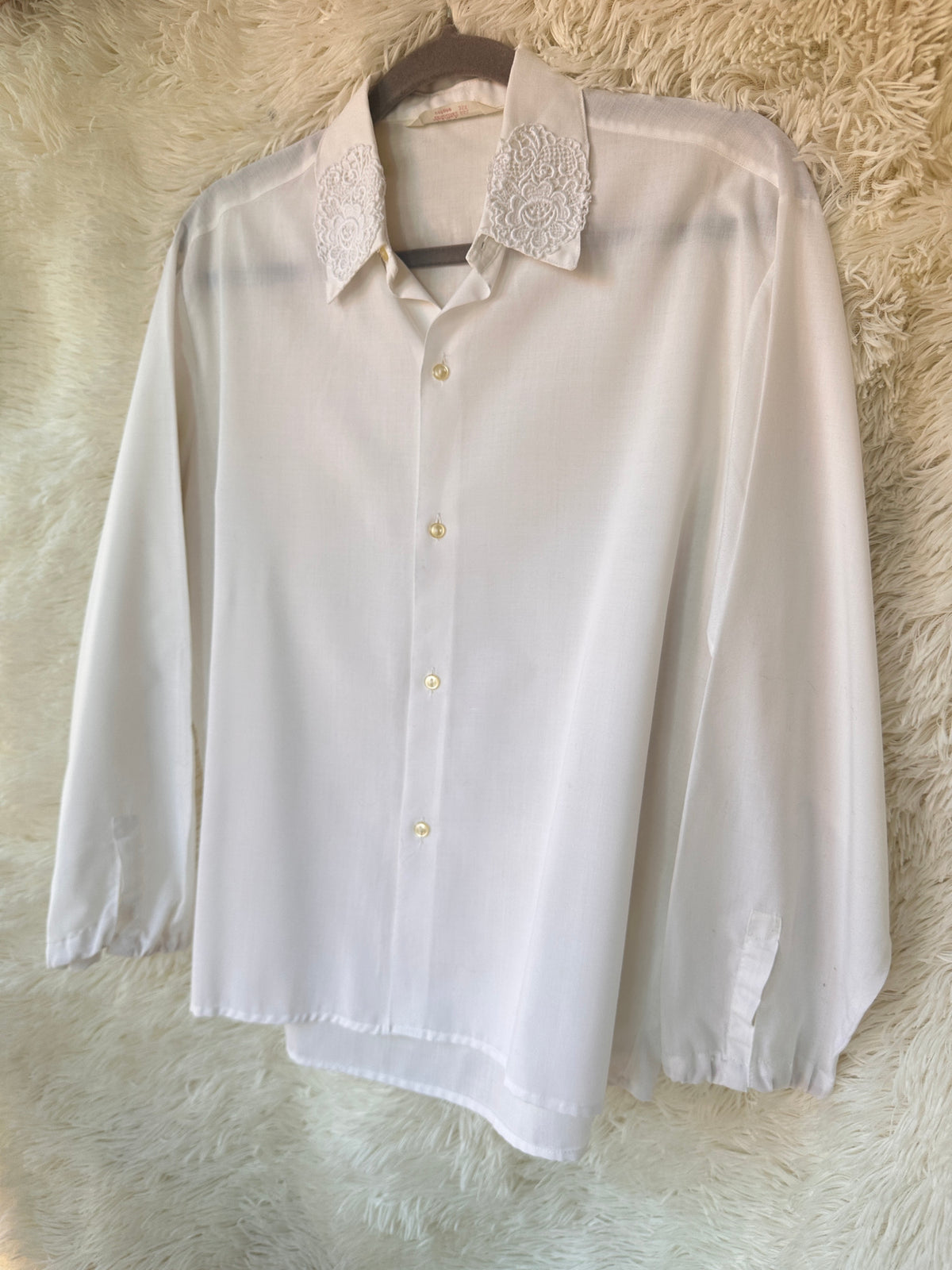 Camicia con colletto ricamato