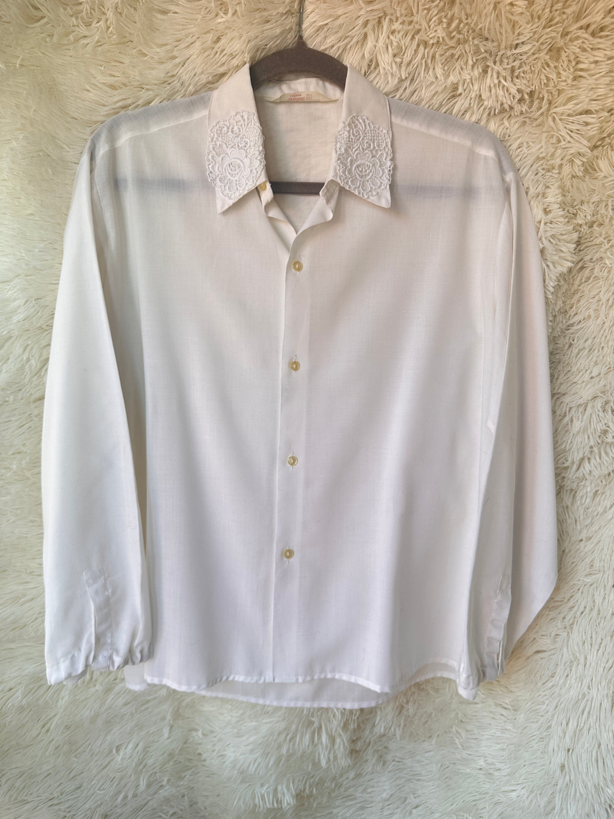 Camicia con colletto ricamato