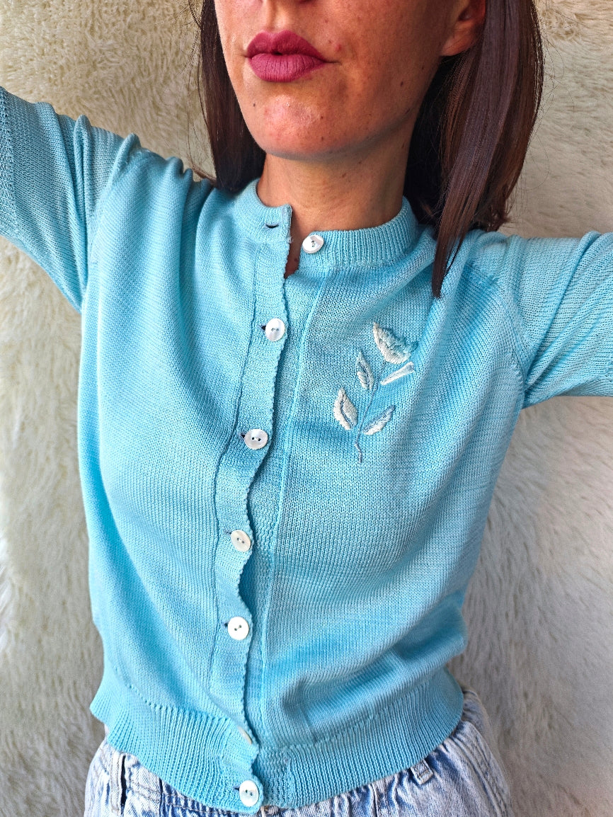 Cardigan celeste ricamato