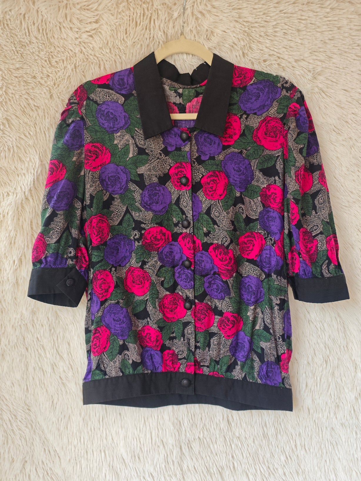 Camicia floreale a contrasto
