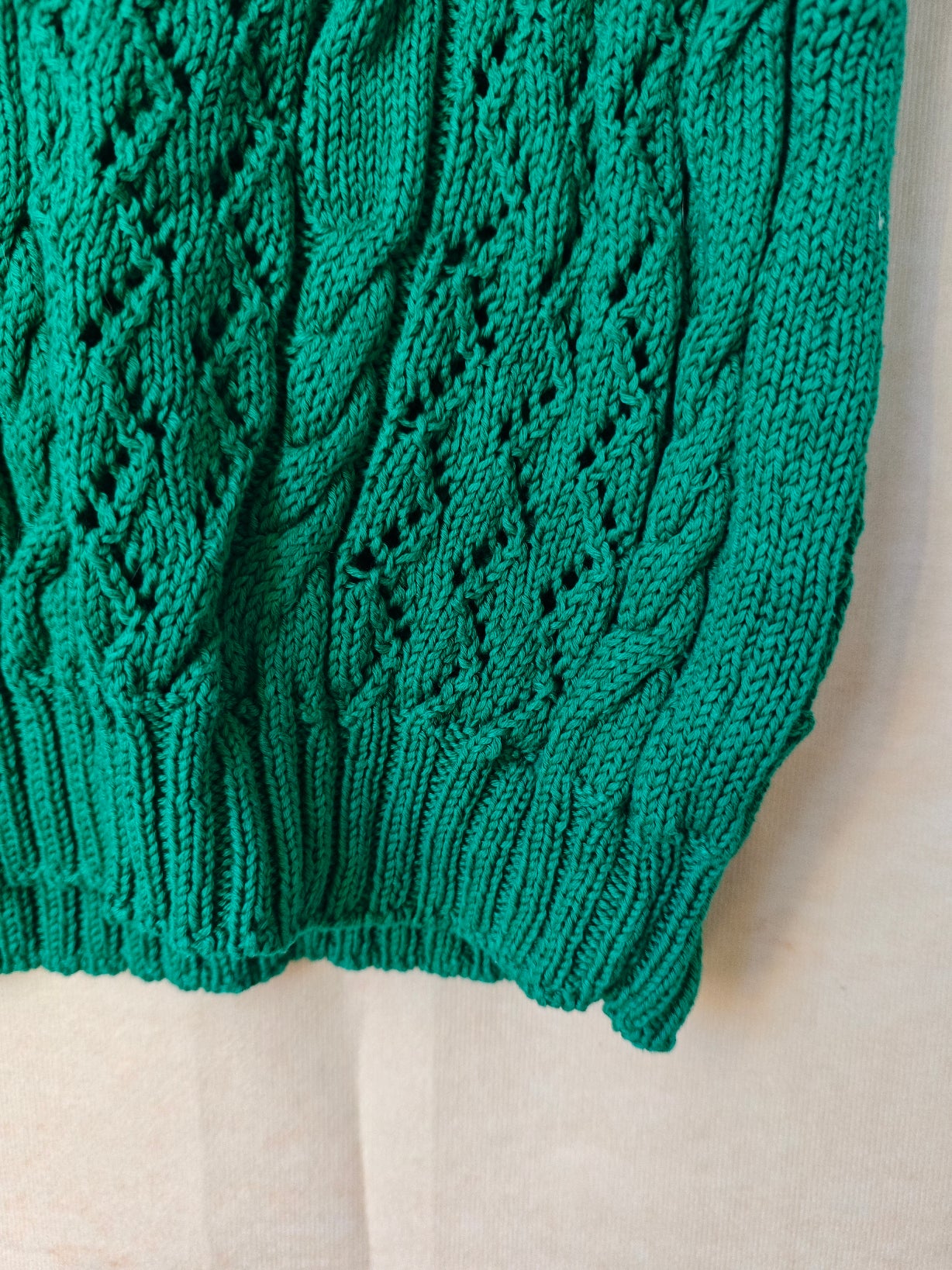 Maglioncino smanicato verde