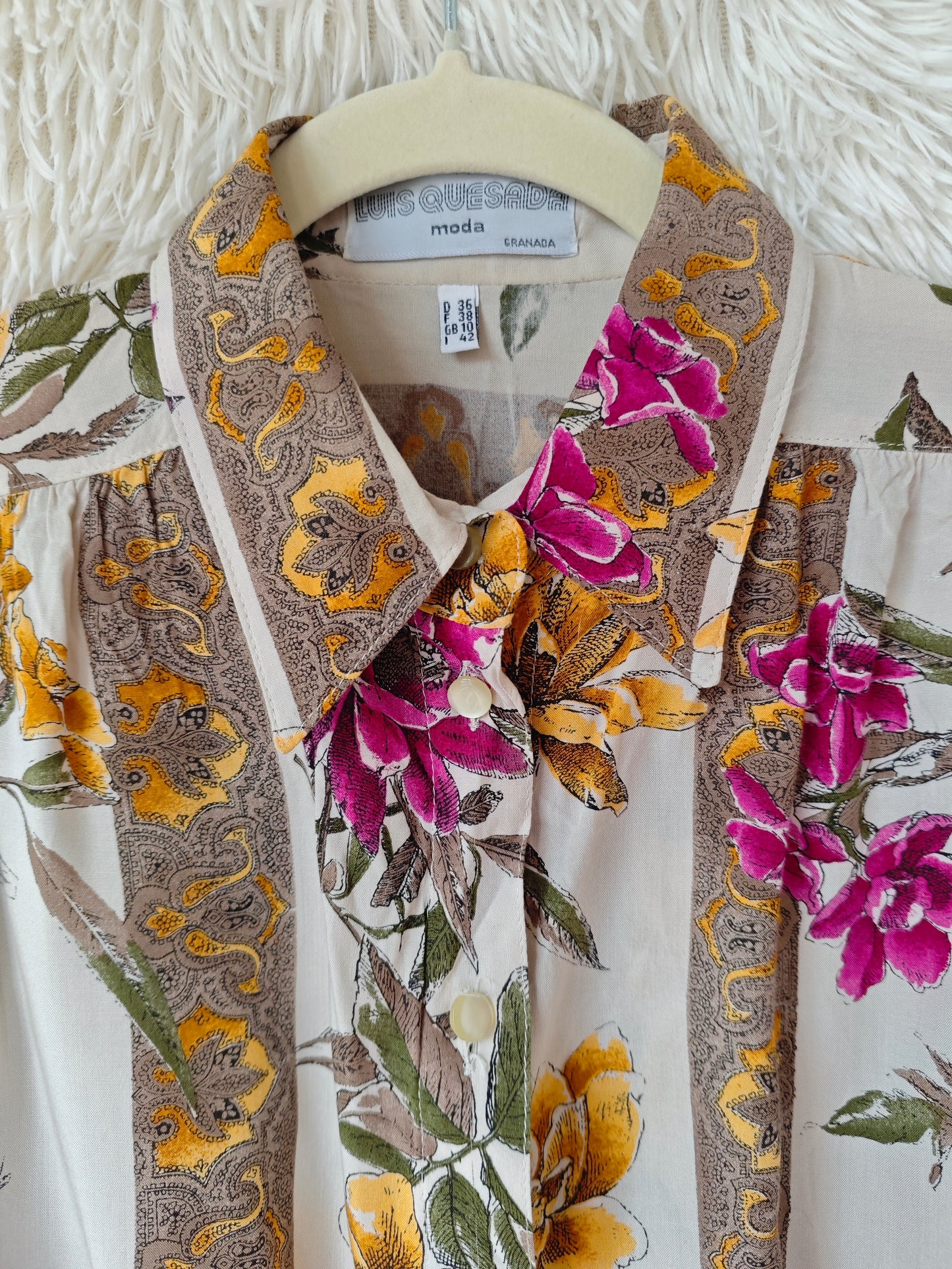 Camicia floreale sagomata