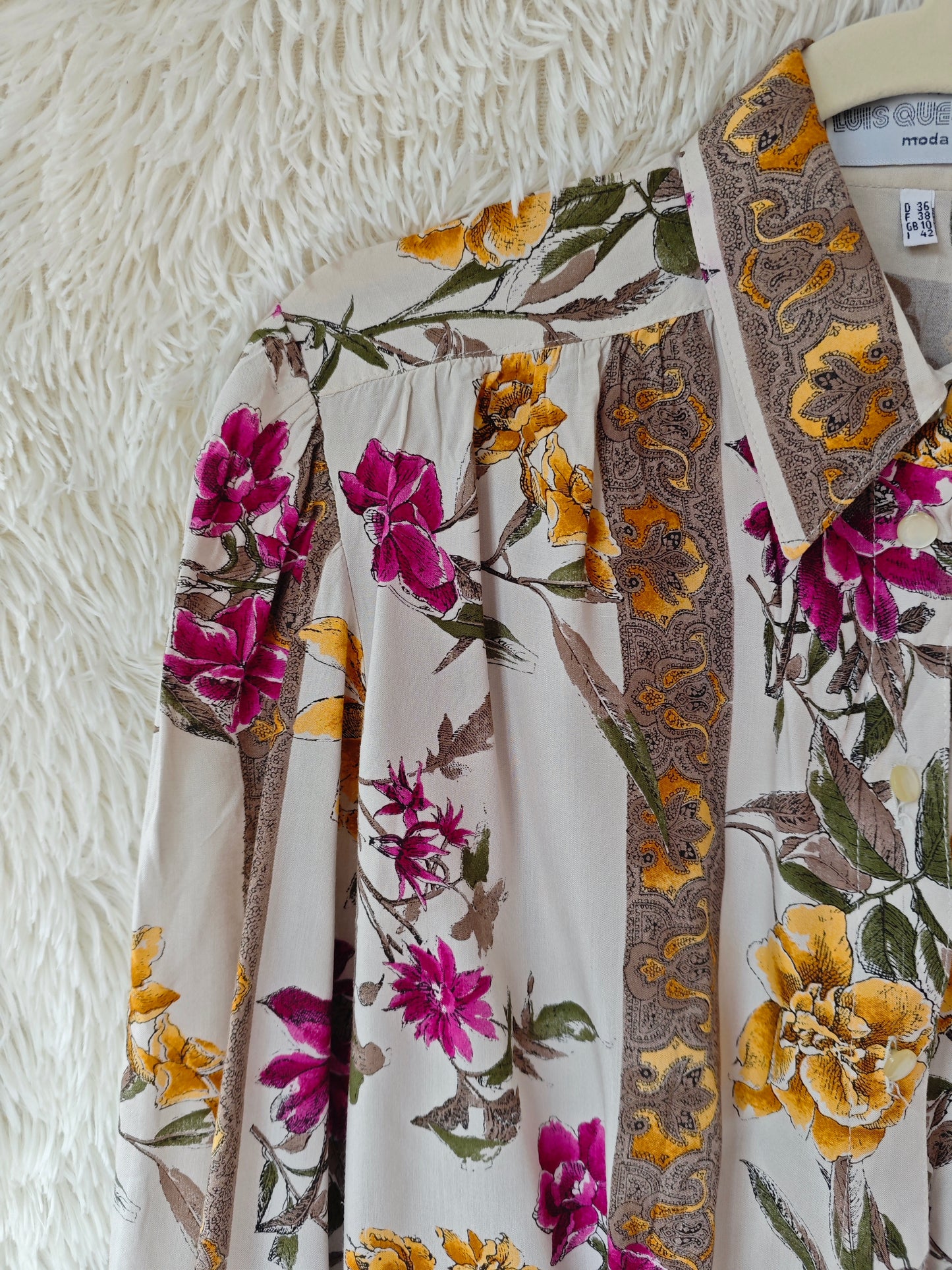 Camicia floreale sagomata