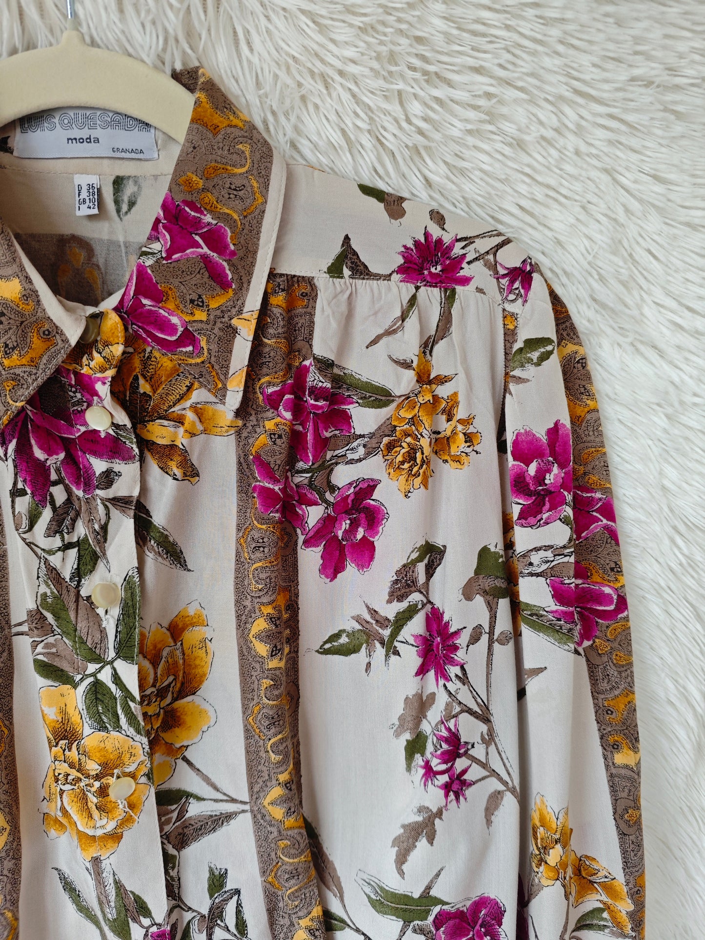 Camicia floreale sagomata