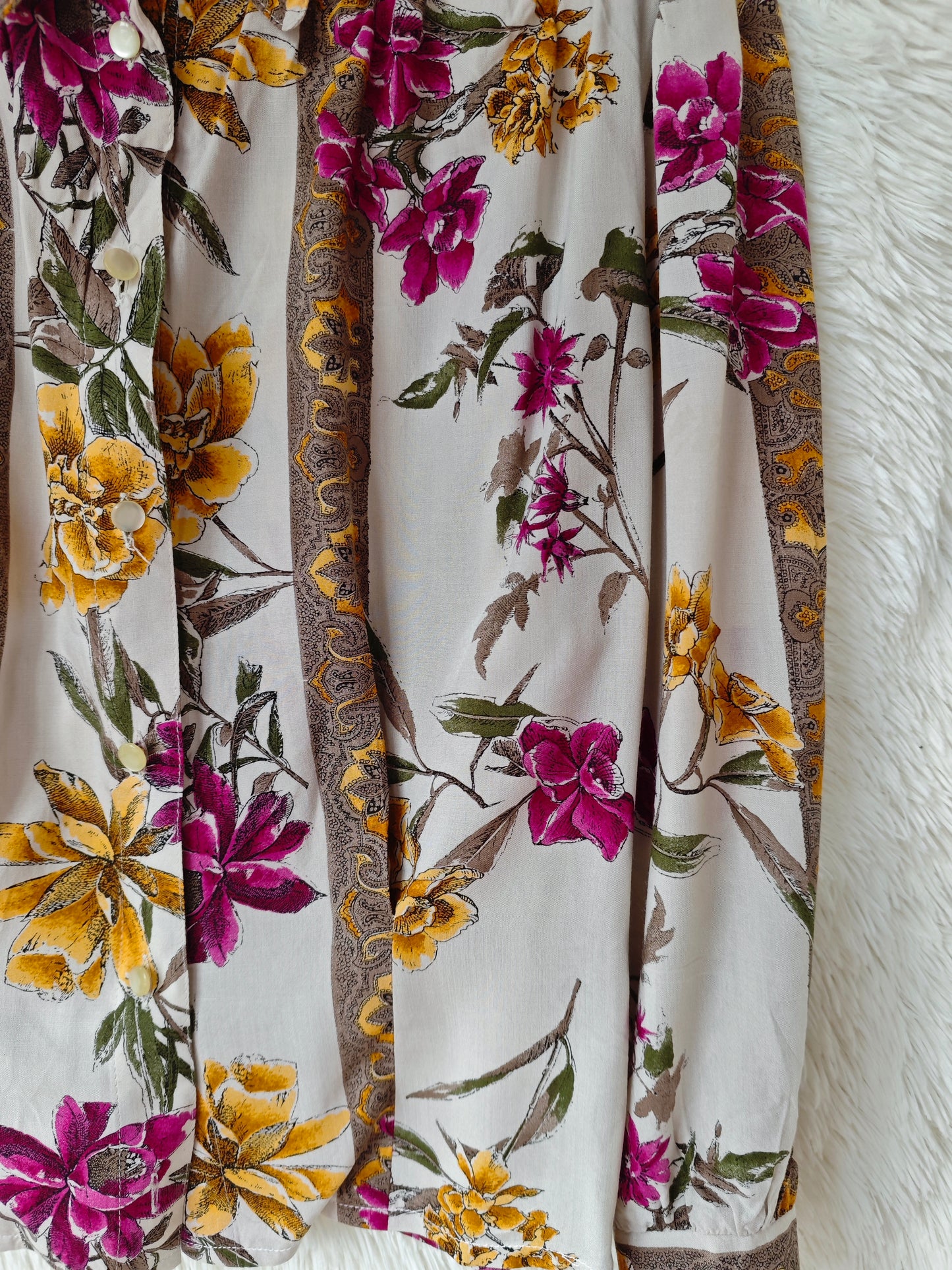 Camicia floreale sagomata