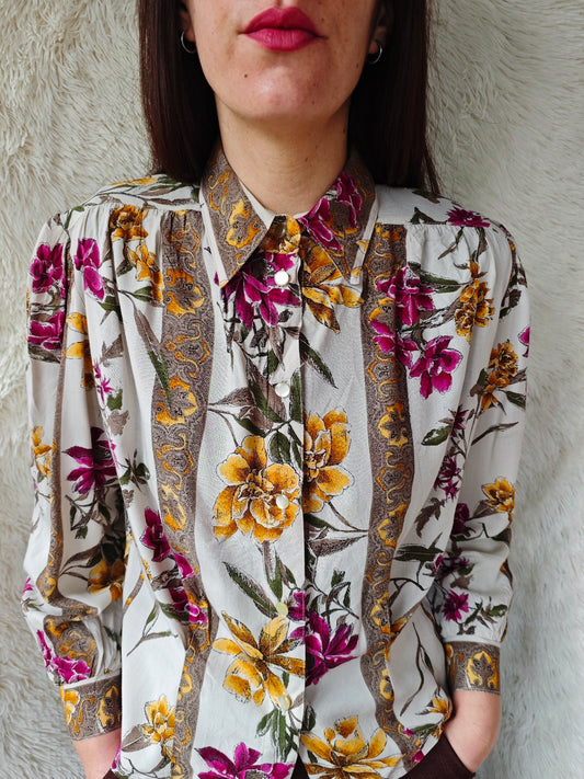 Camicia floreale sagomata