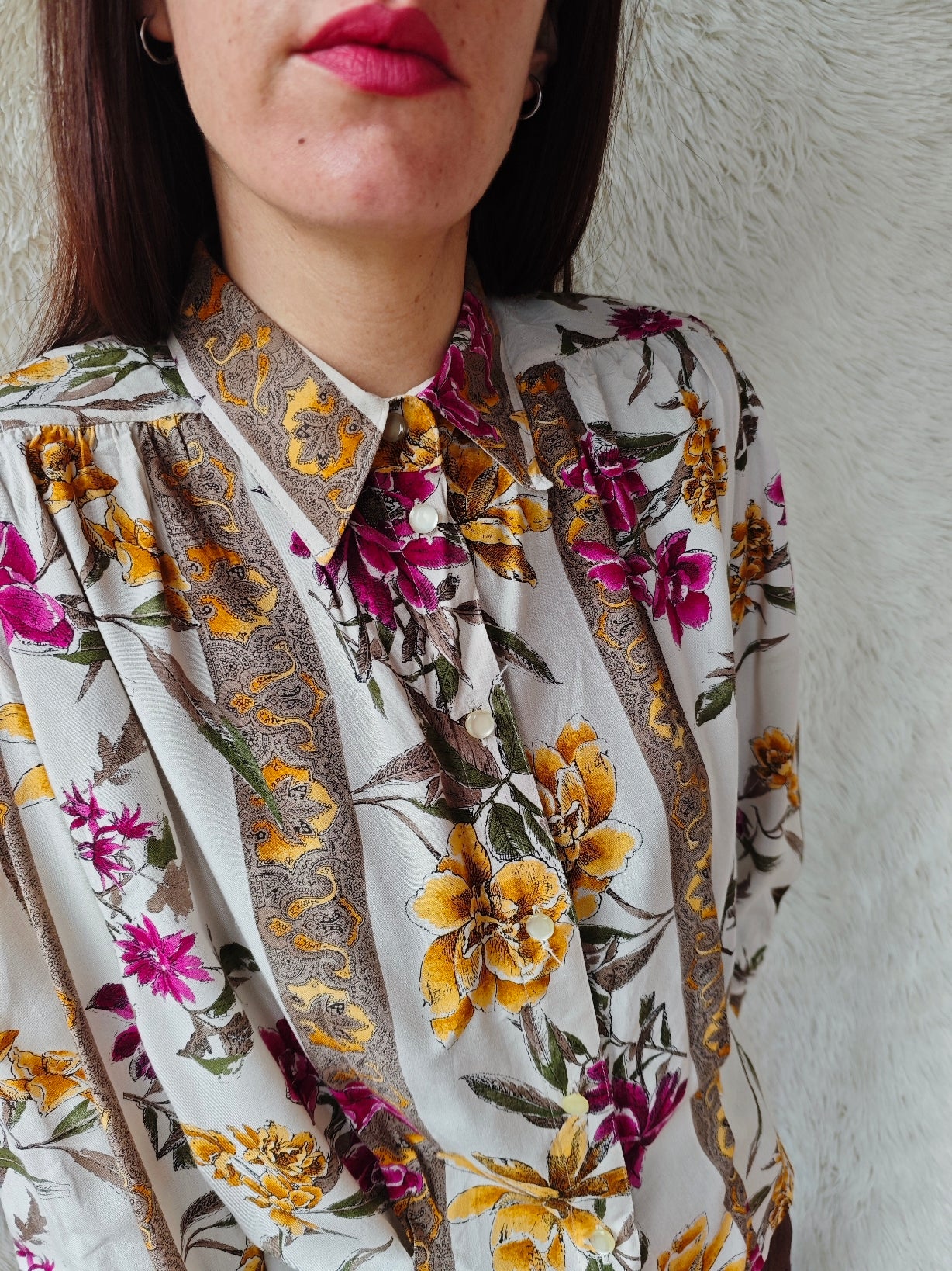 Camicia floreale sagomata